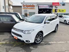 アウトランダーPHEV Gナビパッケージ 4WD ロックフォードフォズゲートサウンド ハーフレザーシート イーアシスト 純正OP18インチAW パワーバックドア 純正ナビ バックカメラ スマートキー HID ETC フォグライト 夏冬タイヤ付 中古車画像