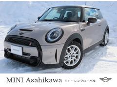 ＭＩＮＩ　ＭＩＮＩ　クーパーＳプレミアムプラスパックエッセンシャルトリム　弊社元デモカー