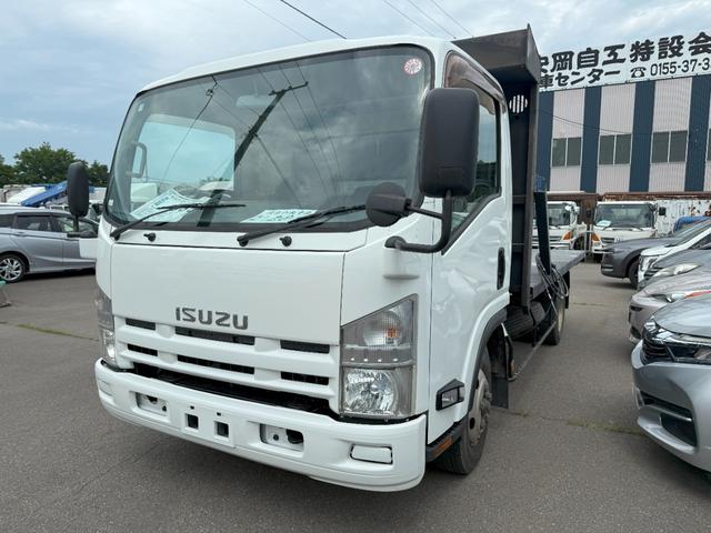 　２ｔ　ワイド　ファームダンプ　極東開発工業製　新品架装　荷台寸４．０ｍ長×２．０ｍ幅　走行９４５００ｋｍ　１５０馬力　６速ＭＴ　定員３名　車輌総重４９０５ｋｇ　車検整備付
