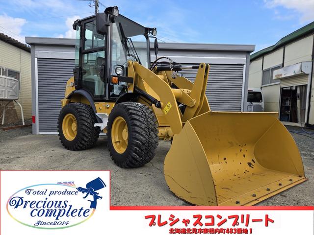日本 　キャタピラー　ＣＡＴ　９０２Ｃ２　タイヤショベル　ホイールローダー　除雪仕様　０．６立米　稼働１５８ｈ　スパイク付スノータイヤ　冬季間のみ使用（1枚目）