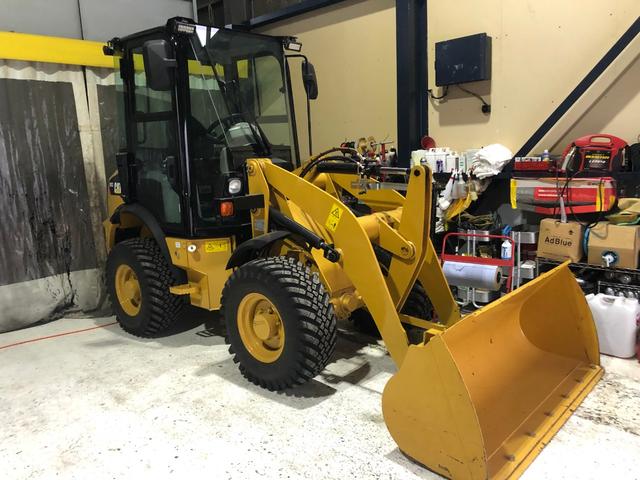日本その他 日本 ベースグレード　ＣＡＴ９０１Ｃ２　除雪使用　スノースパイクタイヤ