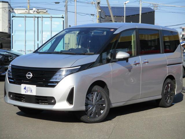 令和５年式　ニッサン　セレナ　ＸＶ　４ＷＤ。