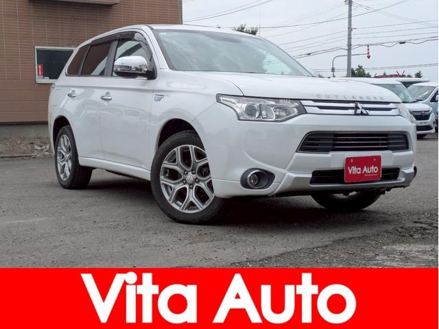 アウトランダーＰＨＥＶ Ｇナビパッケージ　４ＷＤ　メモリーナビ　リアカメラ　フルセグ　スマートキー　ＨＩＤヘッドライト　衝突軽減ブレーキ　シートヒーター　クルコン　Ｂｌｕｅｔｏｏｔｈ　純正１８インチアルミ　ＥＴＣ（1枚目）