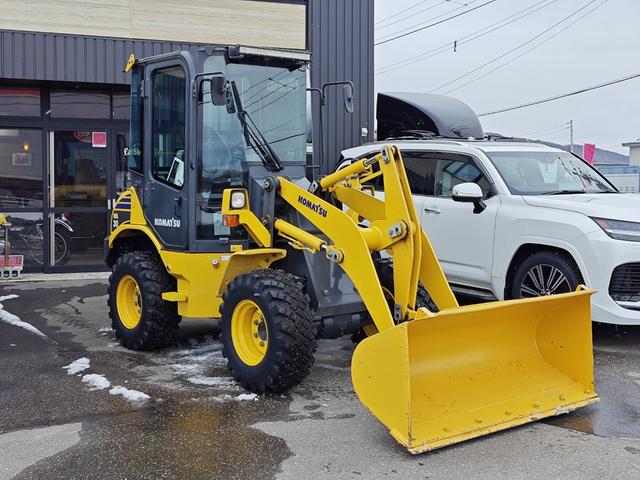 日本 　コマツ　ＷＡ３０　　除雪仕様　スノータイヤ　スパイクピン