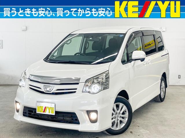 トヨタ ノア Ｓｉ　４ＷＤ　寒冷地仕様　リアヒーター　後席フリップダウンモニター　純正８インチＨＤＤナビ　フルセグＴＶ　Ｂｌｕｅｔｏｏｔｈ　バックカメラ　デジタルインナーミラー型ドラレコ　両側電動スライドドア　禁煙車