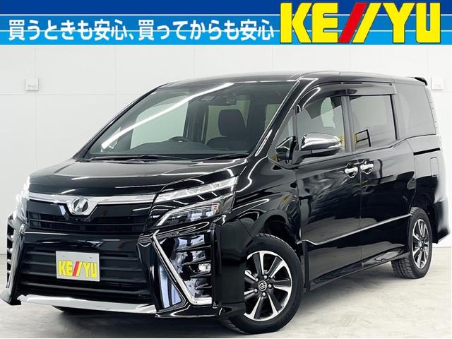 ヴォクシー ＺＳ　煌　４ＷＤ　後席フリップダウンモニター　純正１０インチナビ　フルセグＴＶ　Ｂｌｕｅｔｏｏｔｈ　バックカメラ　クルーズコントロール　衝突被害軽減ブレーキ　レーンアシスト　両側電動スライドドア　ドラレコ　禁煙（1枚目）