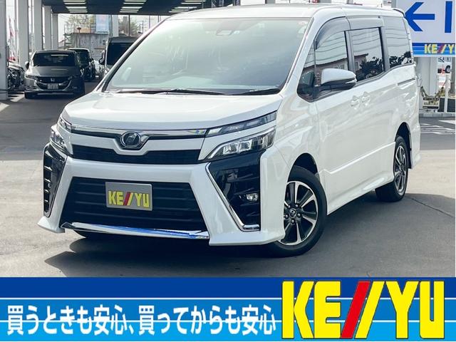 トヨタ ＺＳ　４ＷＤ【走行１．１万キロ】後期　寒冷地仕様　７人　クラリオン９型ナビ　地デジＴＶ　Ｂｌｕｅｔｏｏｔｈ　バックカメラ　ＵＳＢ　衝突被害軽減　クルーズコントロール　電動スライド　オートＬＥＤライト　ＥＴＣ