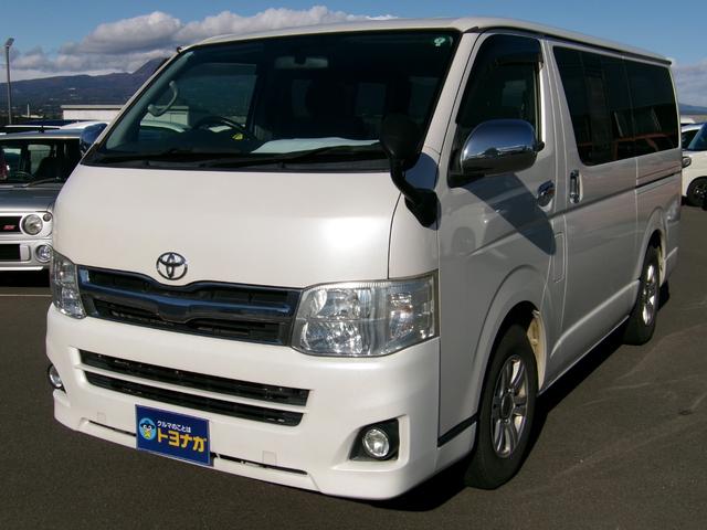 ハイエースバン 7インチナビ ワンセグ バックカメラ ドアバイザー オートエアコン キーレス HIDヘッドライト フォグランプ ETC コンセント ベッドキット 雹害車(1枚目)