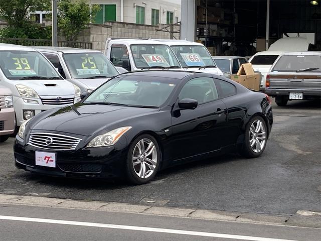 日産 スカイライン ３７０ＧＴ　ＶＱ３７ＨＲエンジン　３３３馬力　７速オートマ　ハーフレザーシート　パワーシート　ＨＤＤナビ　バックカメラ　サイドカメラ　ＥＴＣ　プッシュスタート　スマートキー　キセノンライト　車高調　純正アルミ