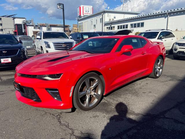 シボレーカマロ(シボレー) ＳＳ　２０１８年モデル　Ａｐｐｌｅｃａｒｐｌａｙ　正規ディーラー車　Ａｐｐｌｅｃａｒｐｌａｙ／ＡｎｄｒｏｉｄＡｕｔｏ　ＢＯＳＥ９スピーカー　Ｂｒｅｍｂｏキャリパー　ブラックレザー　シートヒーター＆ベンチレーター　ＨＩＤヘッドライト　純正２０インチＡＷ 中古車画像