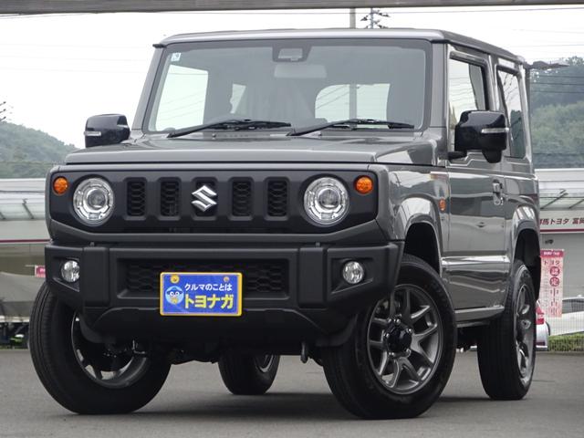 ジムニー ＸＣ　届出済み未使用車　５速マニュアル　デュアルセンサーブレーキ　リヤパーキングセンサー付４型　ＬＥＤヘッドライト　シートヒーター　純正１６インチアルミ　本革巻ステアリング　リモート格納ドアミラー（1枚目）