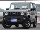 ジムニー ＸＣ　届出済み未使用車　５速マニュアル　デュアルセンサーブレーキ　リヤパーキングセンサー付４型　ＬＥＤヘッドライト　シートヒーター　純正１６インチアルミ　本革巻ステアリング　リモート格納ドアミラー（1枚目）