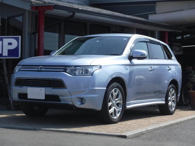 アウトランダーＰＨＥＶ(三菱) Ｇナビパッケージ　４ＷＤ　衝突被害軽減ブレーキ　純正ナビ　フルセグＴＶ　バックカメラ　フリップダウンモニター 中古車画像