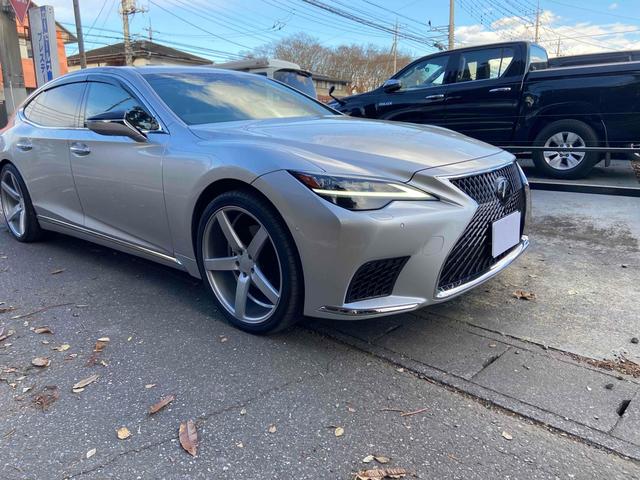 ＬＳ５００　Ｉパッケージ　後期仕様　２２インチアルミ・クリアランスソナー　レーンアシスト　オートクルーズコントロール　衝突被害軽減システム　ナビ　ＴＶ　アルミホイール　オートマチックハイビーム　オートライト　ＬＥＤヘッドランプ