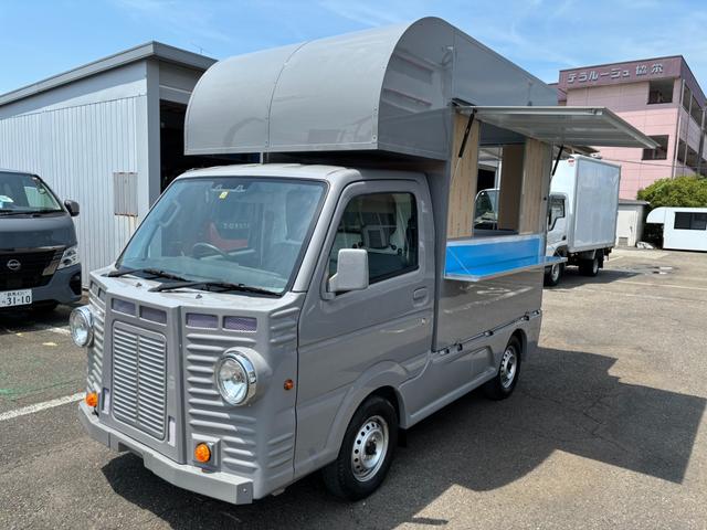 ＫＣエアコン・パワステ　移動販売車　キッチンカー　ＡＴ車　跳ね上げ扉　換気扇　外部電源　販売窓２か所　ＬＥＤ照明　ドアストッパー　２層シンク１００Ｌタンク２個　排水小窓　コンセント
