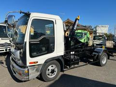 いすゞ　フォワード　　脱着装置付コンテナ専用車　新明和アームロール　最大積載量３，９５０ｋｇ