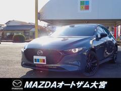 マツダ　ＭＡＺＤＡ３ファストバック　２０Ｓ　ブラックトーンエディション　登録済未使用車　ドライビング