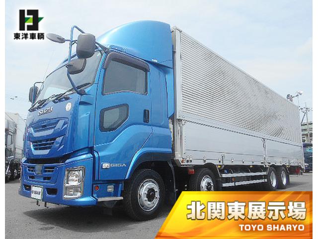 　アルミウイング　上物日本トレクス製　４軸低床　後輪エアサス　積載１４．１ｔ　荷台寸法９５９×２４１×２６４　荷台床木張り　可倒式中柱　ラッシングレール２段　内フック９対　アオリ開閉サポート
