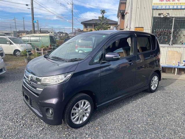 車両周辺をカメラ映像で確認できる機能！全周囲カメラ！ ミュージックプレイヤー接続可　アルミホイール　衝突安全ボディ　エアコン