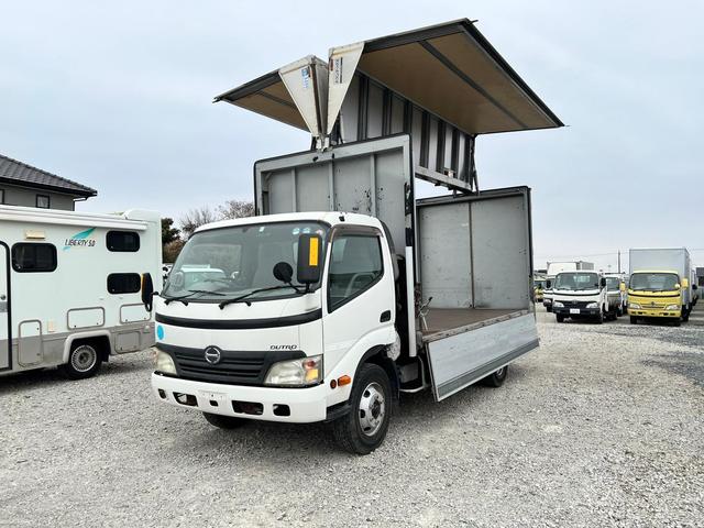 　ワイドアルミウィング　積載量３０００ｋｇ　３トン　ＭＴ　ＥＴＣ　２人乗り　全国登録可　箱内寸長４４０幅２１０高２０６　４０００ｃｃ　ディーゼル　ラッシング２段