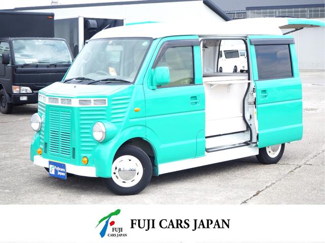 　移動販売車　キッチンカー　ケータリングカー　移動カフェ　弊社新規架装　床フローリング　仕切り板　販売カウンター　クラシックフェイス