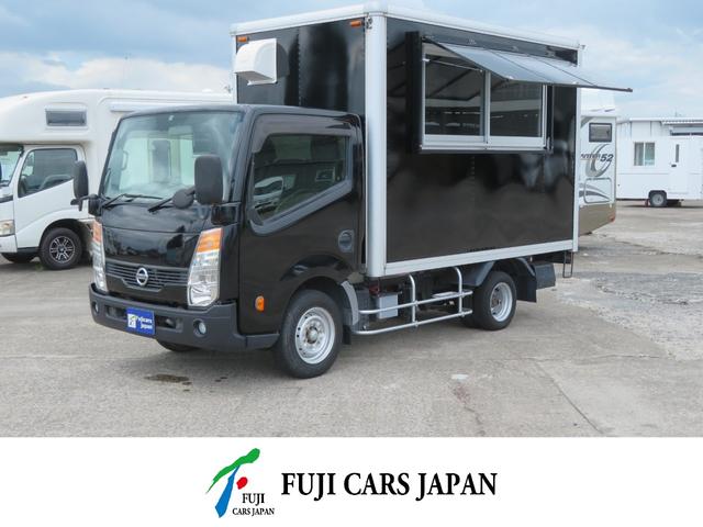 アトラストラック 移動販売車　キッチンカー　ケータリングカー　移動カフェ　ホシザキ冷凍冷蔵コールドテーブル　換気扇　ステンレス作業台　ガスボンベ固定バンド　跳ね上げ式販売窓　ガラスサッシ　１００Ｗインバーター　車両寸法４８６ｘ１８６ｘ２８１　内装寸法３００ｘ１６４ｘ１９７（1枚目）