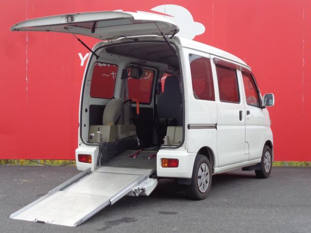 　車椅子スロープ車！純正ナビ！地デジＴＶ！パワーウインドウ！電動ウインチ！リモコン付き！キーレス！Ｗエアバッグ！エアコン！パワーステアリング！電動格納ミラー！