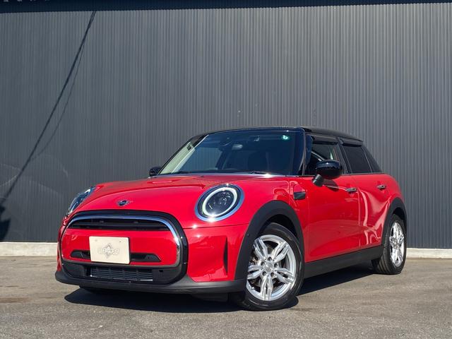 ＭＩＮＩ(ミニ) クーパー　エッセンシャル・トリム　ワンオーナー　ペッパーＰＫＧ　ＨＤＤナビ　Ｂカメラ　フルデジタルメーター　ＡＣＣ　前席Ｓヒーター　アンビエントＬ　ＭＩＮＩカーテシランプ　前後ドラレコ　Ｃアクセス　インテリセーフＰＫＧ　ＬＥＤライト 中古車画像