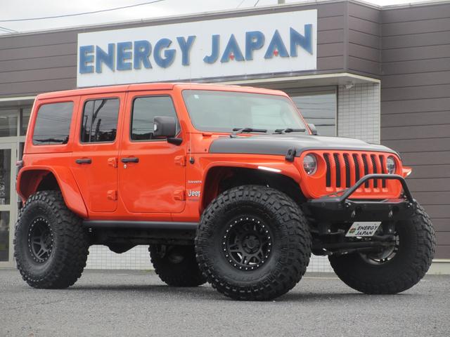 推定カスタム費用１４０万円以上／詳細は複数画像へ⇒／ 人気の廃番色パンプキンメタリックで迫力カスタムが施された低走行ラングラー