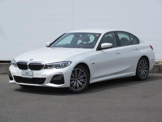 ＢＭＷ ３シリーズ ３３０ｅ　Ｍスポーツ　弊社元社有車　シートヒーター　コンフォートアクセス　ＡＣＣ　パーキングアシストプラス　Ｍスポーツブレーキ　ＬＥＤヘッドライト　純正ナビ・ＥＴＣ　Ｈｉｆｉスピーカーシステム　純正１８インチＡＷ