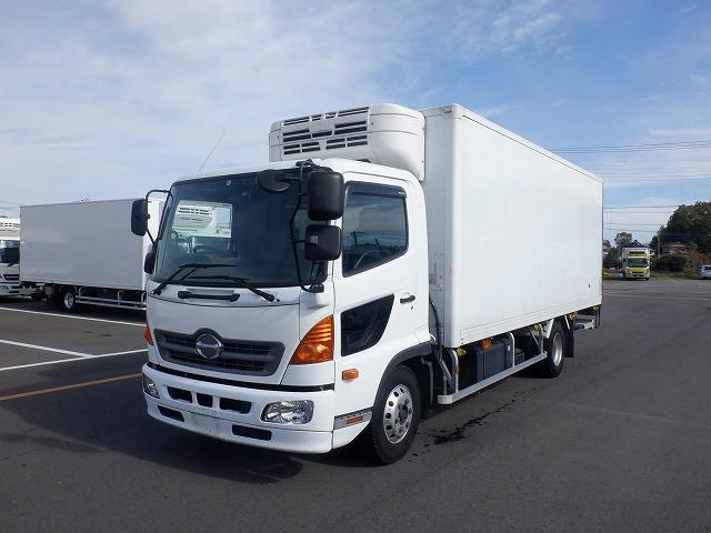 　標準３．１ｔ　冷蔵冷凍車　格納ゲート　冷凍機（‐３０度設定）昇降能力１ｔ床下格納パワーゲート（荷箱の壁の厚さは約８ｃｍ）