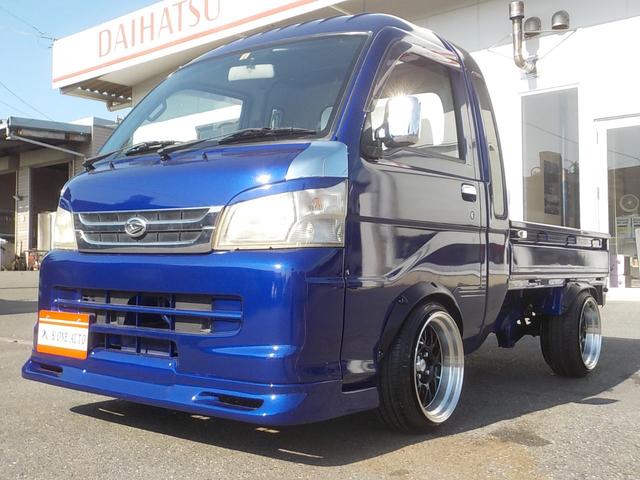 ハイゼットトラック ジャンボ　４ＷＤ　ＡＴ　新品車高調　社外フロントスポイラー　スタンスマジック１５インチアルミ８Ｊ＋０　６０ミリオーバーフェンダー　社外マフラー　シートカバー　メッキパーツ　アイライン　ＬＥＤテール　バックランプ