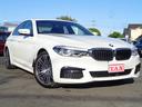 ５シリーズ ５３０ｉ　Ｍスポーツ　ワンオーナー　禁煙車　黒革シート　全席シートヒーター　前席電動シート　運転席シートメモリー　純正ナビ　アラウンドビュー　インテリジェントセーフティ　コムテックドラレコ　ＥＴＣ　スマートキー２個　パワーバックドア　純正１９ＡＷ（1枚目）