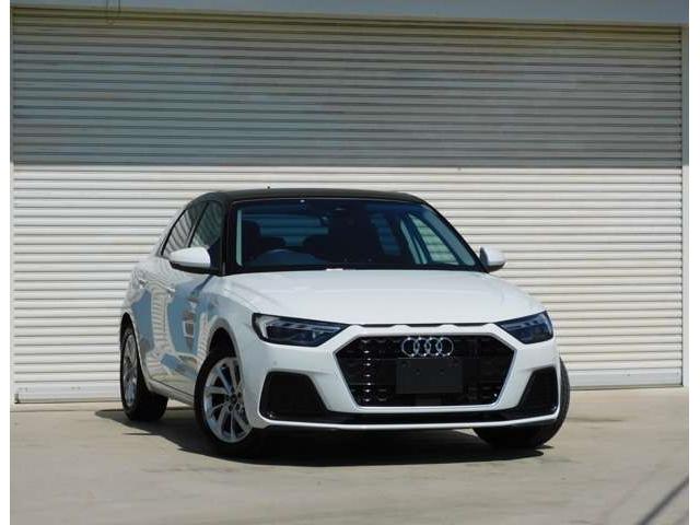 Ａ１スポーツバック ２５ＴＦＳＩ　アドバンスド　ワンオーナー　アウディ純正メモリーナビ／ＴＶ　禁煙車　メーカー保証付帯　Ｂｌｕｅｔｏｏｔｈ音楽機能装備　バックカメラ　スマートキー　シートヒーター　パークアシスト　レーンキープアシスト