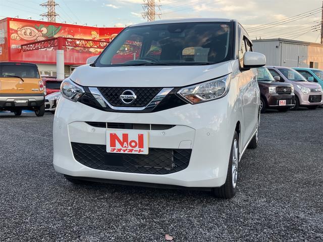 お車のことなら全てナオイオートにお任せください 純正ナビ　フルセグＴＶ　バックカメラ　Ｂｌｕｅｔｏｏｔｈ　オートライト