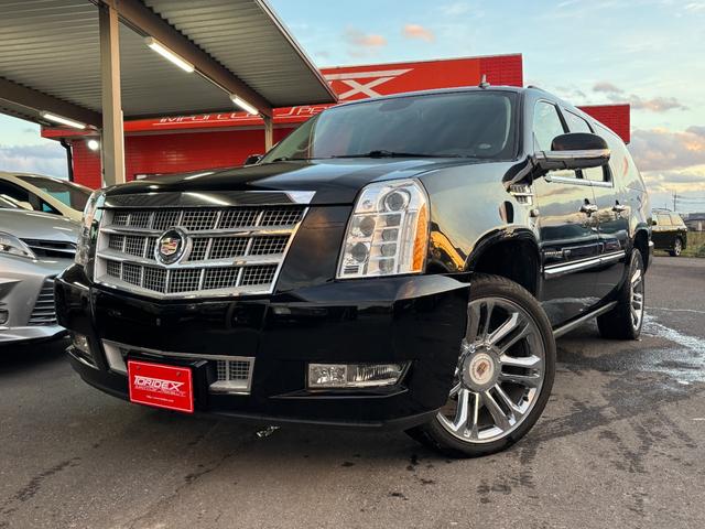 キャデラックエスカレード(キャデラック) ＥＳＶ　プラチナム　ロングボディ　ブラウンレザーシート　プラチナム純正２２インチホイール　プラチナム専用ＬＥＤヘッドライトサンルーフ　ＨＤＤナビフリップダウンモニターパワーランニングボード　パワーバックドア 中古車画像