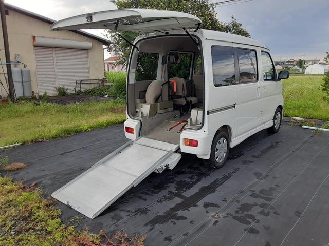 　福祉車両　スロープタイプ　車椅子移動車　車椅子固定１台　リヤシートレス仕様　４ＷＤ　オートマ　エアコン　パワステ　パワーウインドウ　レンタカーアップ　電動ウインチ