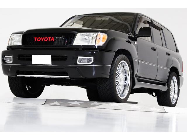 トヨタ ランドクルーザー100vxリミテッド 4wd ヴィンテージグリル ハーフエアロ クロームメッキ22インチアルミホイール ウッドコンビステアリング ハイトコントロール センターコンソール内クールボックス付き 社外セキュリティー サンルーフの中古車 車体価格 トヨタ ランドクルーザー100vxリミテッド 4wd ヴィンテージグリル ハーフエアロ クロームメッキ22インチアルミホイール ウッドコンビステアリング ハイトコントロール センターコンソール内クールボックス付き 社外セキュリティー サンルーフの中古車 車体価格