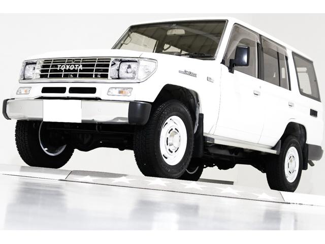 トヨタ ランドクルーザープラド ＥＸ５　４ＷＤ　タイミングベルト交換済　ナローボディ　ＡＰＪ製ホワイトヴィンテージ１６インチアルミホイール　フロントオールメッキクロームグリル　リアラダー付　３列シート　８人乗り　４ナンバー登録可能