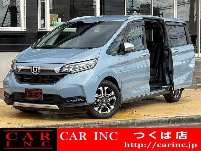 フリード＋ハイブリッド ハイブリッド・クロスターホンダセンシング　両側パワースライドドア　純正ナビ　バックカメラ　衝突軽減ブレーキ　レーンアシスト　ハーフレザーシート　シートヒーター　ビルトインＥＴＣ　ＬＥＤヘッドライト　フルセグ　Ｂｌｕｅｔｏｏｔｈ（1枚目）