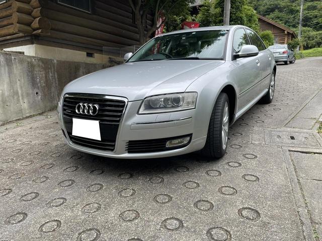 アウディ A8
