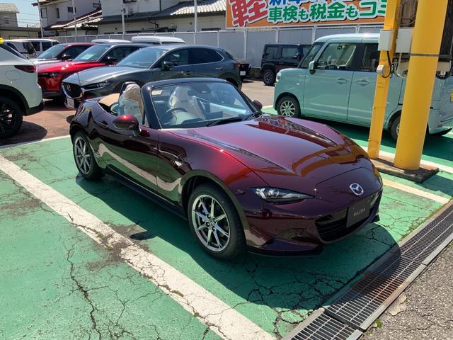 ３５周年記念車　登録済み未使用車　６速マニュアル車　専用フロアマット　マツダコネクト　フルセグＴＶ　ＢＯＳＥサウンドシステム９スピーカー　ナッパーレザーシート　シートヒーター　スマホ連携　専用ボディーカラー