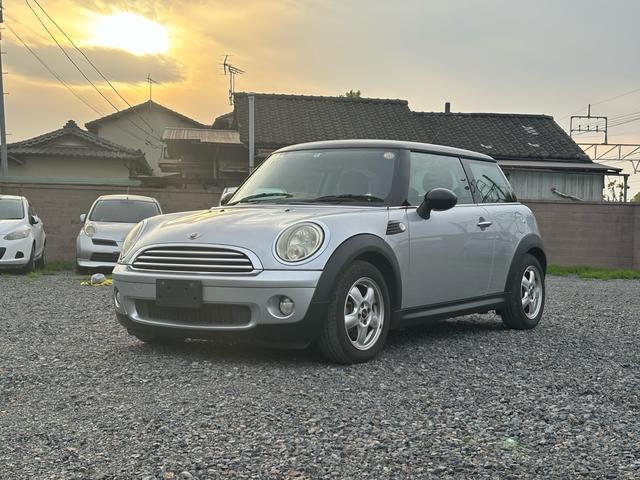 ＭＩＮＩ クーパー　フルオートエアコン　助手席エアバッグ　運転席エアバッグ　盗難防止システム　サイドエアバッグ　ＡＢＳ　ＰＷ　パワステ（1枚目）