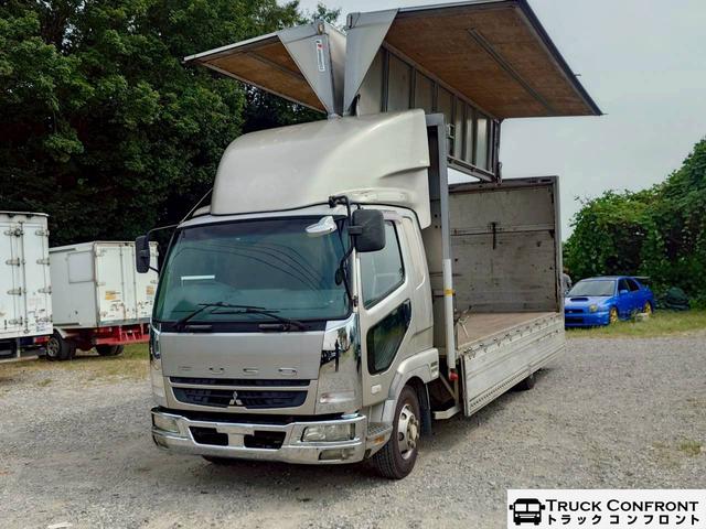 ファイター アルミウイング　２．５５トン積載　跳上ＰＧ　６２００ボディ　アルミウイング　跳上ＰＧ　セミワイド　６２００ボディ　ベッド付　８トン限定免許運転可能　２４０馬力　ラッシング２段ＰＳ　ＰＷ　集中ロック　電格ミラー　バックカメラＡＢＳ　エアバック　燃焼装置　坂道補助（1枚目）
