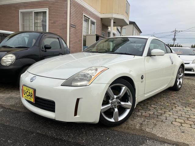 フェアレディＺが入荷しました！人気のパールホワイト！ 後期純正１８インチアルミホイール、社外マフラー付きで大人な仕様です。