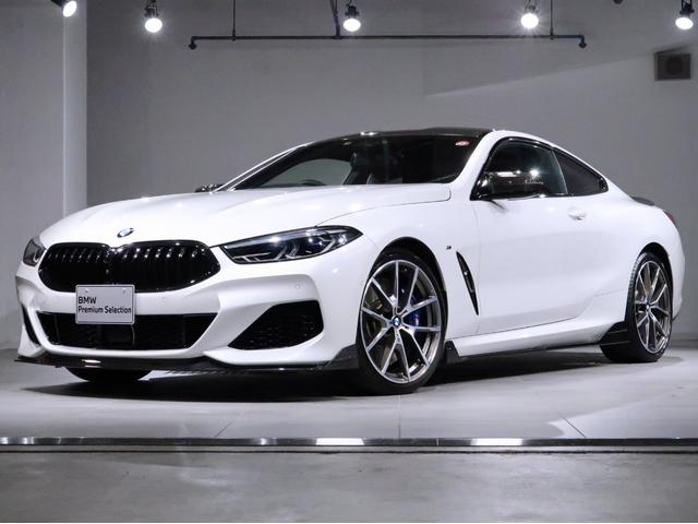 Ｍ８５０ｉ　ｘＤｒｉｖｅクーペ　黒革　カーボンルーフ　Ｆベンチレーションシート　ヘッドアップディスプレイ　ハーマンカードン　ジェスチャーコントロール　ワイヤレスチャージング　Ｆシートヒーティング　２０ＡＷ