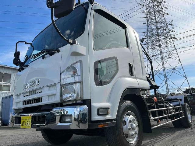 増トン６ｔ積アームロール新明和Ｗシリンダー６ＭＴフルキャブ　増トン６ｔ積み脱着装置付コンテナ専用車　５．１９Ｌディーゼルターボ　６速ＭＴ　ベッド付フルキャブ車　３人乗り　新明和製アームロール　ＣＣＡ４７－２１Ｌ　ツインホイスト　車両総重量１０３４５キロ