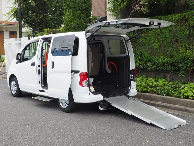 ＮＶ２００バネットバン 　福祉車両・手動スロープ　車いす１名　７人乗り　車イスリヤークーラー付き　車イス後退防止装置サード　電動車イス固定装置サード　左側スライドドア連動オートステップ　バックモニター　キーレス