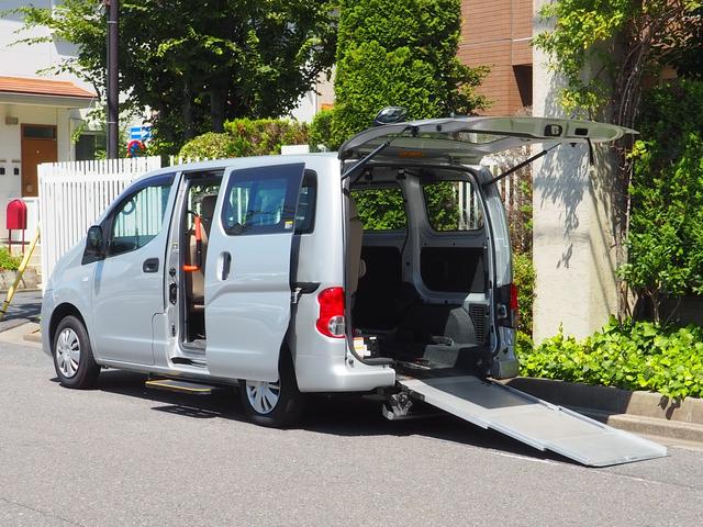 ＮＶ２００バネットバン 　福祉車両・手動スロープ・車いす２名・６人乗・サイドオートステップ・電動ウィンチセカンド・無線ウィンチリモコン・車イス後退防止装置サード・ラッシングベルト・電動車イス固定装置サード（1枚目）