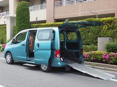 日産　ＮＶ２００バネットバン　　福祉車両　手動スロープ　２台乗り